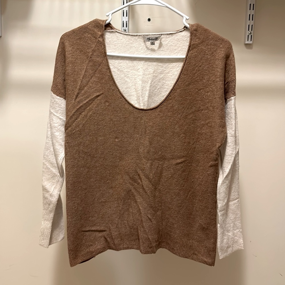 Subtly chic low-contrast tan and cream merino Madewell sweater